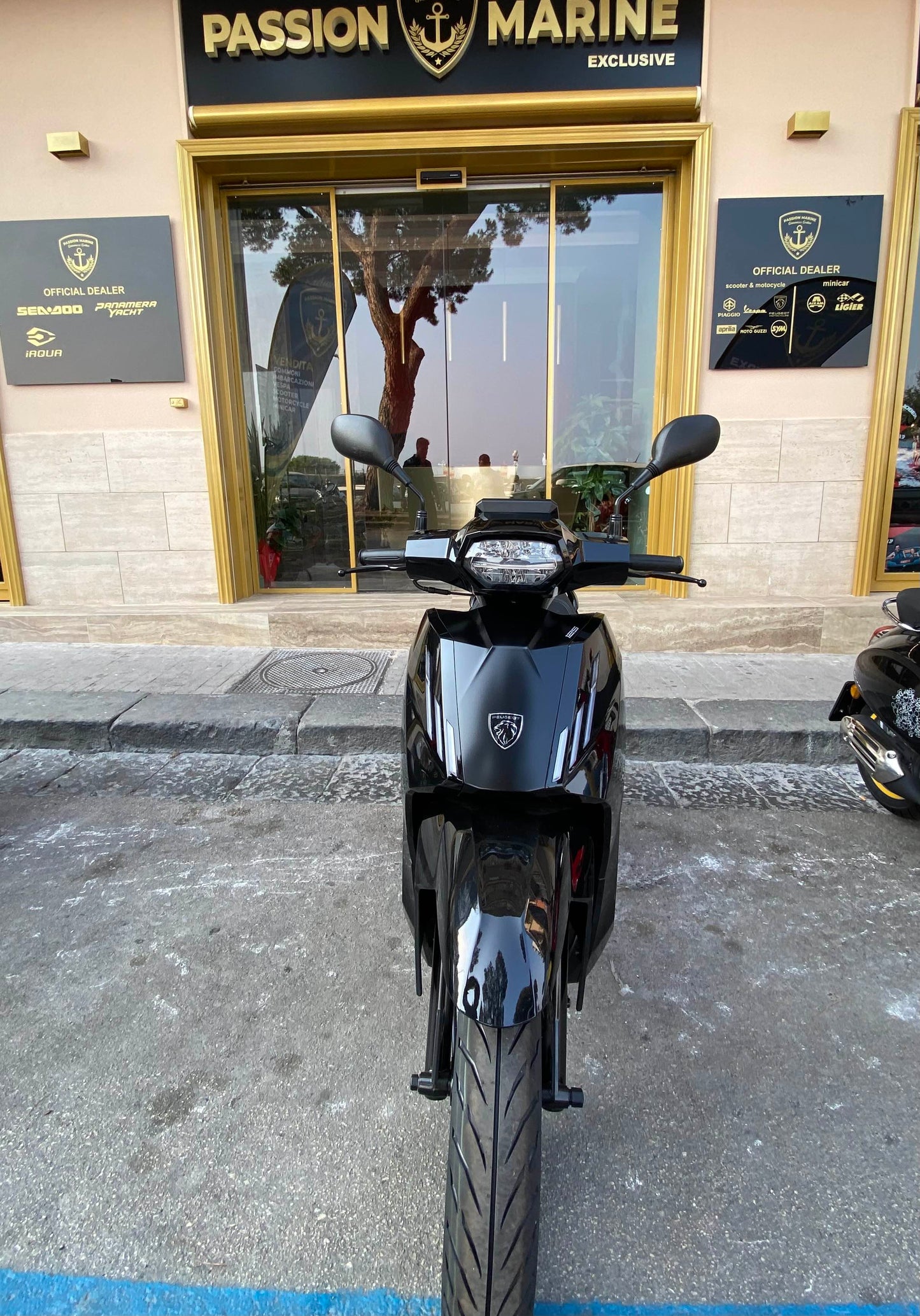 Peugeot Tweet FL 125cc Rental