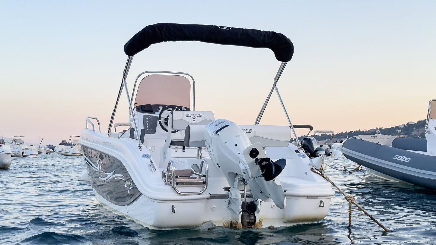 57s 5.7m boat rental without Suzuki 40hp license