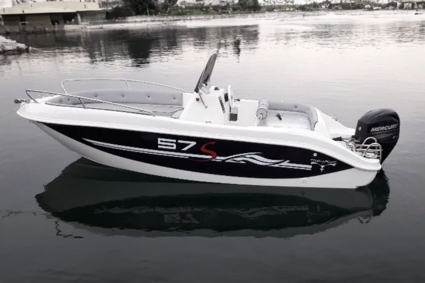 57s 5.7m boat rental without Suzuki 40hp license